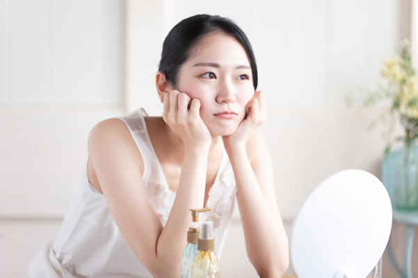 定期的なメインテナンスで歯科医院に通っていても虫歯ができしてしまい悩む女性