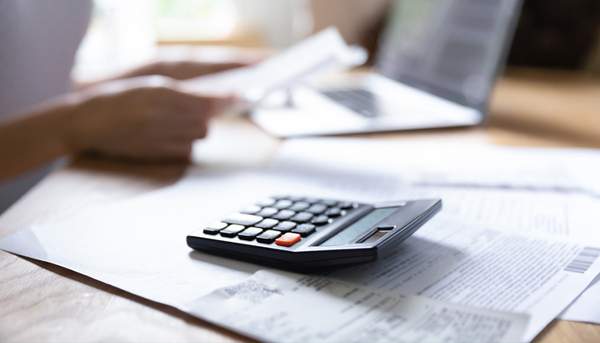 クリーニングやホワイトニングにかかる治療費の確認