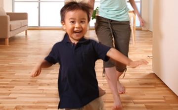 男の子の笑顔の写真