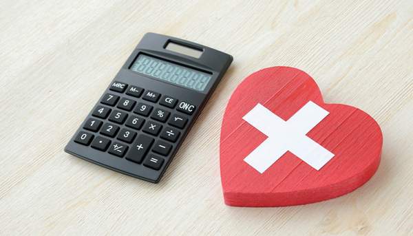 保険がきかない入れ歯の治療費の確認