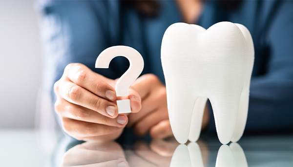 歯とはてなマークの模型