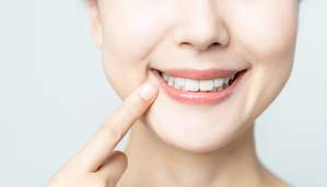 綺麗な歯並びの女性の写真