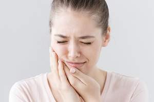 親知らずの抜歯後ドライソケットになると強い痛みが出る場合があります